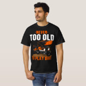 Funny Sprint Car Racing Never Too Old To Play In D Tシャツ (正面フル)