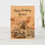 funny Squirrel Relaxハッピーバースデーの博士 カード<br><div class="desc">かわいいリラックスの冷たいリスのかわいい動物とリラックスするためにそれらに思い出させているあなたの堅い働く医者のためのおもしろカード。
中の詩: そして知っています
あなたの誕生日のそれ
あなたはちょうど想定された
冷え、リラックスするため、右か。</div>