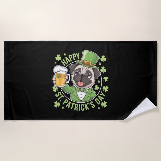 Funny St. Patrick’s Day Pug with Beer Mug ビーチタオル (正面)