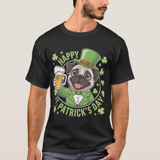 Funny St. Patrick�s Day Pug with Beer Mug Tシャツ (正面)