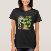Funny St. Patrick's Day Lucky Just here for a Gree Tシャツ (正面)