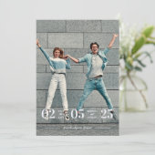 Funny & Stylish Unmatched Wedding Photo Card セーブザデート (スタンド正面)
