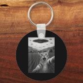 Funny Surprised Ed Cat Selfie With Alien Ufo Cat U キーホルダー (正面)