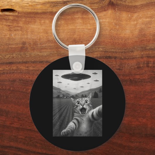 Funny Surprised Ed Cat Selfie With Alien Ufo Cat U キーホルダー (正面)