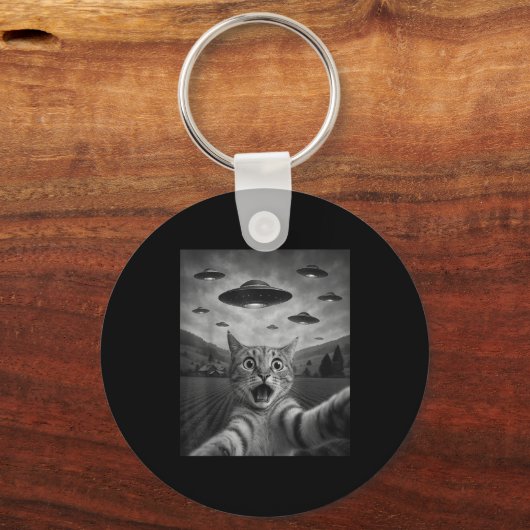 Funny Surprised Ed Cat Selfie With Alien Ufo Cat U キーホルダー (正面)