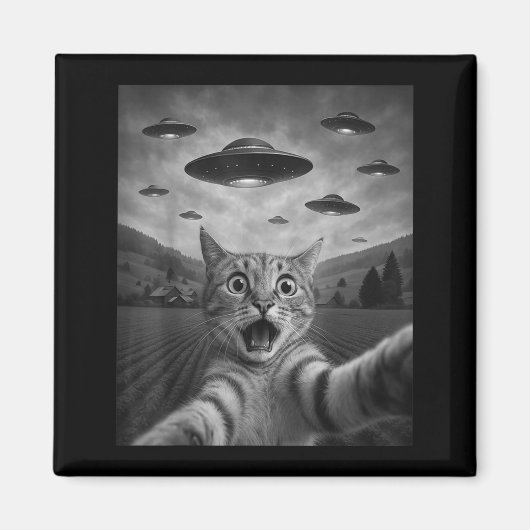 Funny Surprised Ed Cat Selfie With Alien Ufo Cat U マグネット (正面)