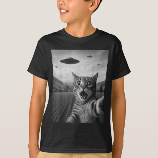 Funny Surprised Ed Cat Selfie With Alien Ufo Cat U Tシャツ (正面)