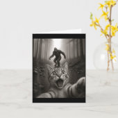 Funny Surprised Ed Cat Selfie With Bigfoot Sasquat カード (黄色い花)