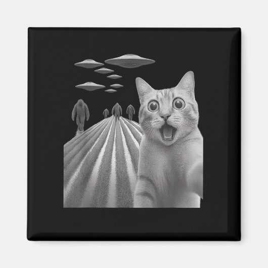 Funny Surprised Scared Cat Selfie With Bigfoot And マグネット (正面)