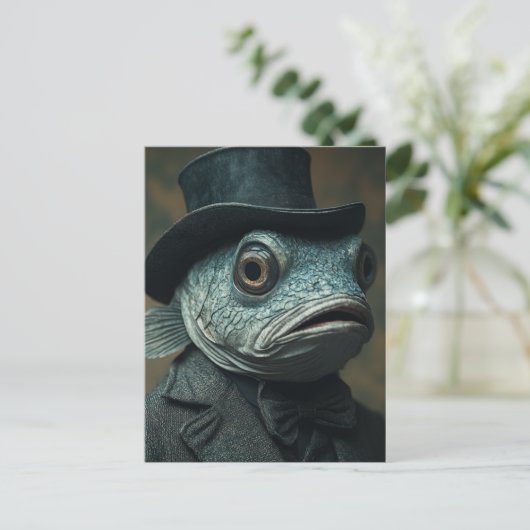 Funny Surreal Fish in a Suit ポストカード (スタンド正面)