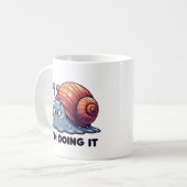 Funny Sweaty Snail Mug – “I’m Doing It” Motivation コーヒーマグカップ (正面左)