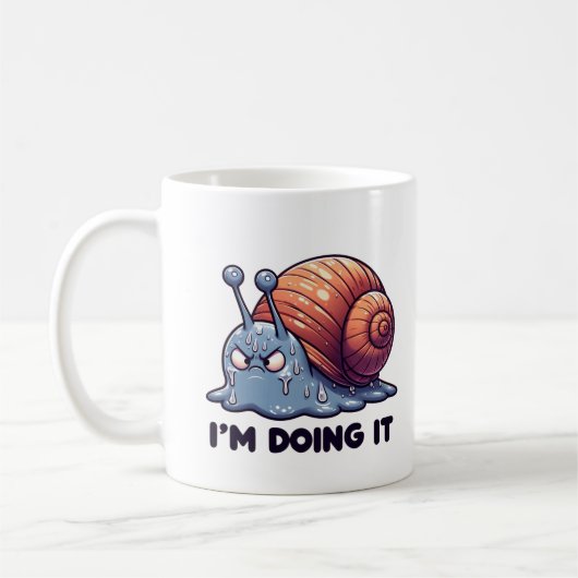 Funny Sweaty Snail Mug – “I’m Doing It” Motivation コーヒーマグカップ (左)