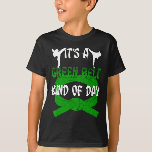 Funny Taekwondo Shirt Karate Its A Green Belt Kind Tシャツ (正面)