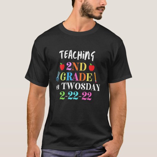 Funny Teachers Quote Twosday 2-22-22 Cool 2D Grade Tシャツ (正面)