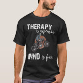Funny Therapy Is Expensive Wind Is Free Quote Sarc Tシャツ (正面)
