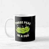 Funny Three Peas In A D Cute Kawaii コーヒーマグカップ (左)