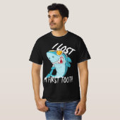 Funny Tooth Fairy Gifts - Cute Shark I Lost My Fir Tシャツ (正面フル)