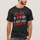 Funny Tractor Pulling I'M Just Here To Hook Up Tシャツ (正面)