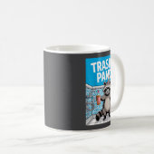 Funny Trashed Panda Raccoon Gets Drunk  コーヒーマグカップ (正面右)