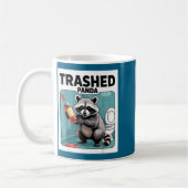 Funny Trashed Panda Raccoon Gets Drunk コーヒーマグカップ (左)