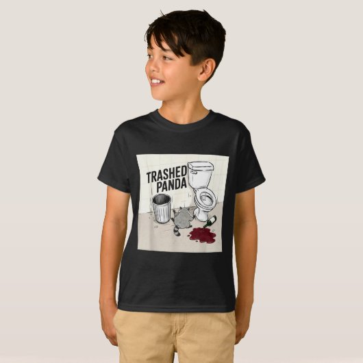 Funny Trashed Panda Racoon Gets Drunk  Tシャツ (正面フル)