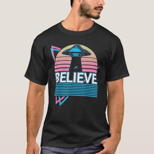 Funny Ufo Alien Astronomy Aliens Believe Tシャツ (正面)