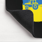 Funny Ukraine Farmer Tractor Steals A Russian Tank マウスパッド (コーナー)