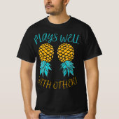 Funny Upside Down Pineapple graphic for swingers p Tシャツ (正面)