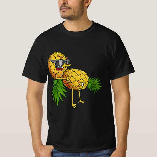 Funny Upside Down Pineapple Swinger Gift For Women Tシャツ (正面)