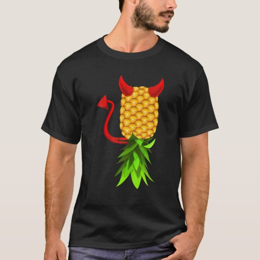 Funny Upside Down Pineapple Swinger Men Women Tシャツ (正面)