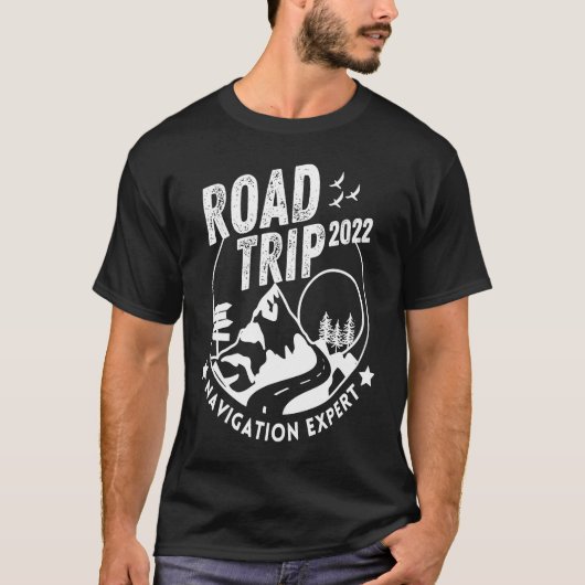 Funny Vacay Family Road Trip 2022 Navigation Exper Tシャツ (正面)
