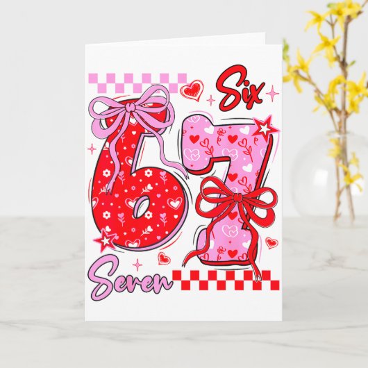 Funny Valentine’s Day 67 Meme 6 7 Valentine Bow He カード (黄色い花)