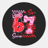 Funny Valentine’s Day 67 Meme 6 7 Valentine Bow He ラウンドシール (正面)