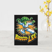 Funny Vegetable Design Brocco Lee In Karate Action カード (黄色い花)