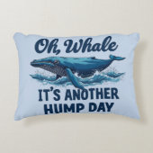 Funny Whale Pun "Oh Whale" Hump Day Design アクセントクッション (正面)