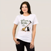 Funny Witch Broom Broke Black Cat Halloween トライブレンドTシャツ (正面全面)