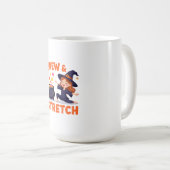 Funny Witch Yoga Design – "Brew & Stretch" Cartoon コーヒーマグカップ (正面右)