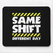 Funny Work Meme - Same Shift Different Day - Facto マウスパッド (正面)