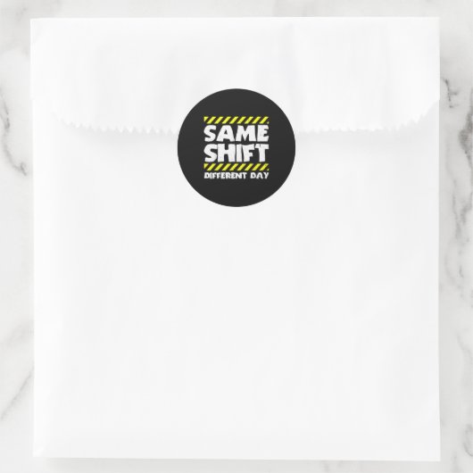 Funny Work Meme - Same Shift Different Day - Facto ラウンドシール (バッグ)