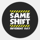 Funny Work Meme - Same Shift Different Day - Facto ラウンドシール (正面)