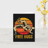 Funny Wrestling Hugs Wrestling Mom Men Boys Kids  カード (黄色い花)