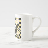 Funny Yellow Labubou-Inspired Mug | Cute Bold  ボーンチャイナマグカップ (右)