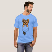 Funny Yorkshireerrier Peeking in Pocket Dog Puppy Tシャツ (正面フル)