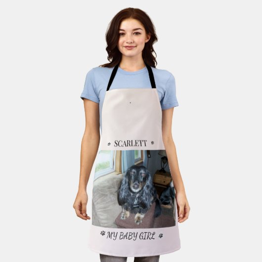 Furry Friend Name & Paw Print Accent Layout エプロン (着用した状態)