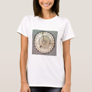 fusee、眺めが付いている最初の春によって運転される時計の tシャツ