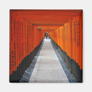 Fushimi Inari、京都の赤い神社のゲートのトンネル マグネット