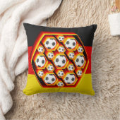 Fussbälle im glühenden Hexagon クッション (ブランケット)