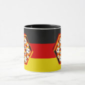 Fussbälle in glühenden Waben マグカップ (中央)