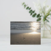 Fußspuren am Sandstrand ポストカード (スタンド正面)