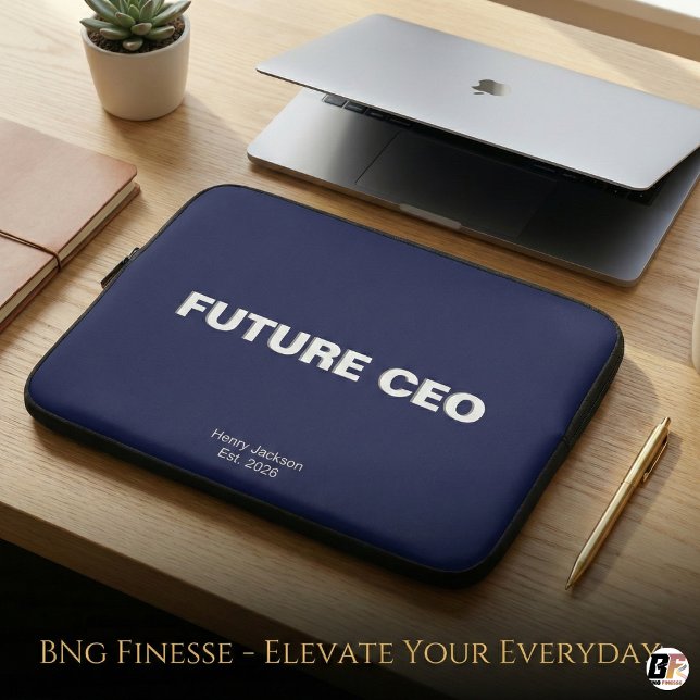 Future CEO | Personalized Name & Year Navy Blue Mo ラップトップスリーブ (クリエイターアップロード済み)